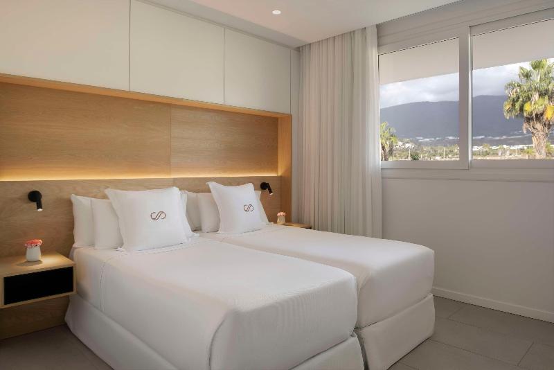 Royal Hideaway Corales Suites image