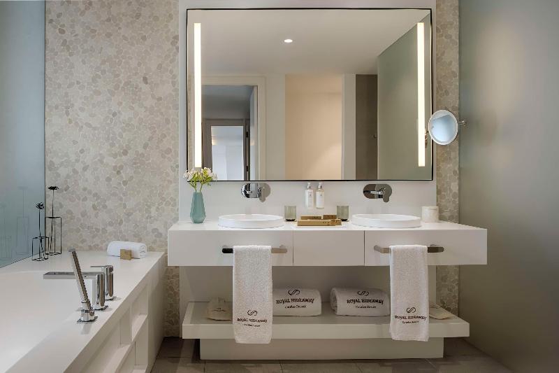 Royal Hideaway Corales Suites image