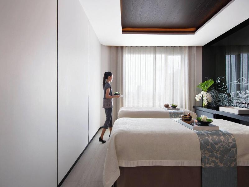 Marriott Bangkok Hotel The Surawongse image