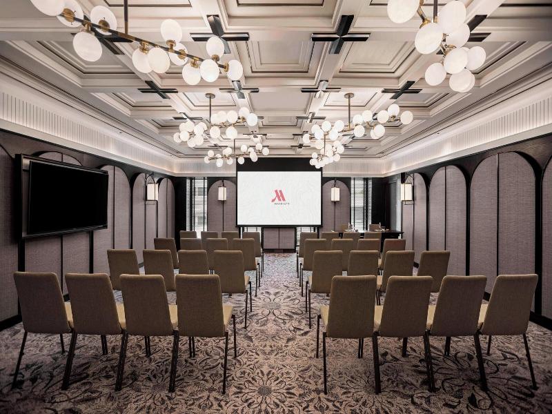 Marriott Bangkok Hotel The Surawongse image