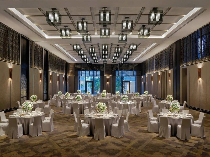 Marriott Bangkok Hotel The Surawongse image