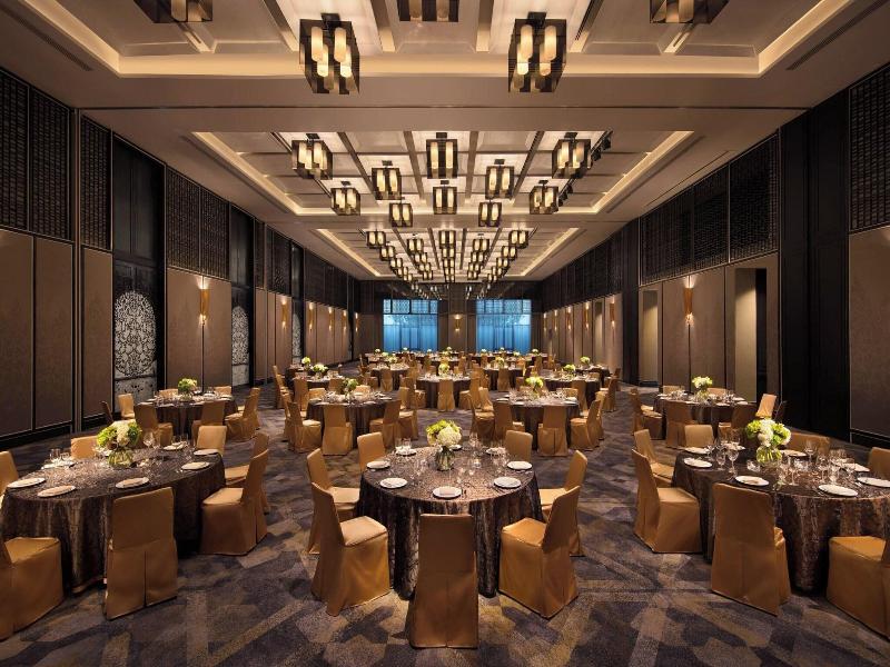 Marriott Bangkok Hotel The Surawongse image