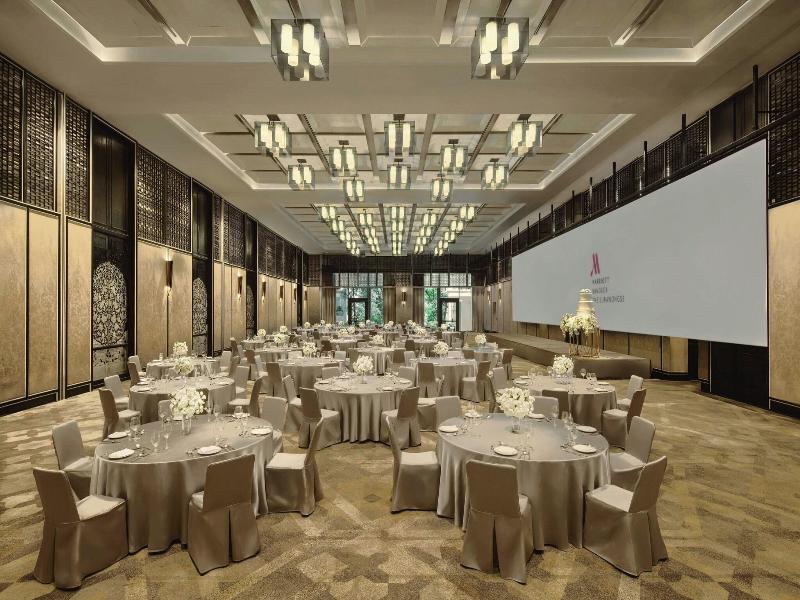 Marriott Bangkok Hotel The Surawongse image