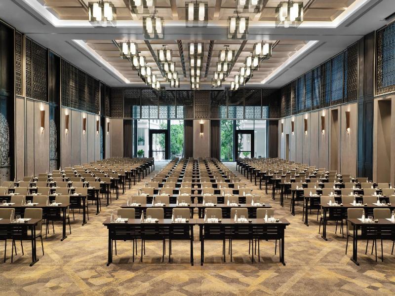 Marriott Bangkok Hotel The Surawongse image