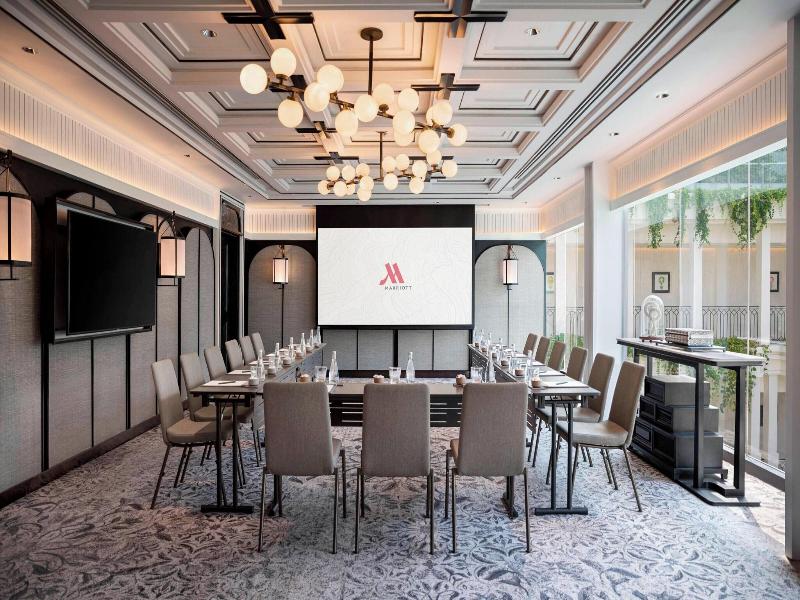 Marriott Bangkok Hotel The Surawongse image