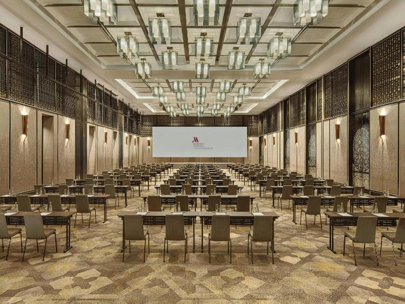 Marriott Bangkok Hotel The Surawongse image
