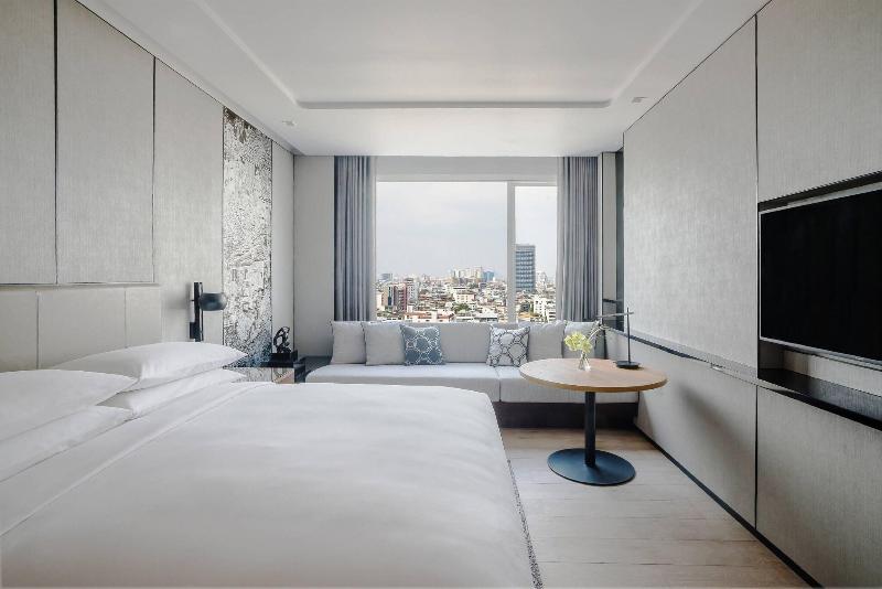 Marriott Bangkok Hotel The Surawongse image