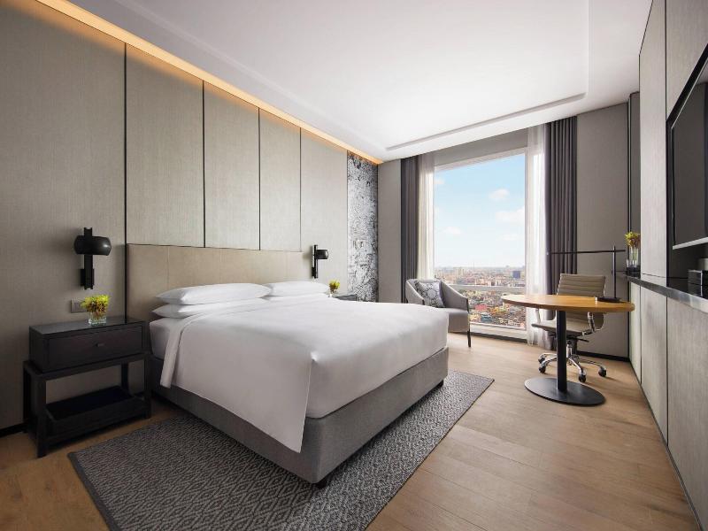 Marriott Bangkok Hotel The Surawongse image