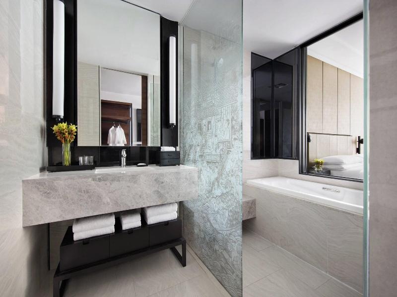 Marriott Bangkok Hotel The Surawongse image