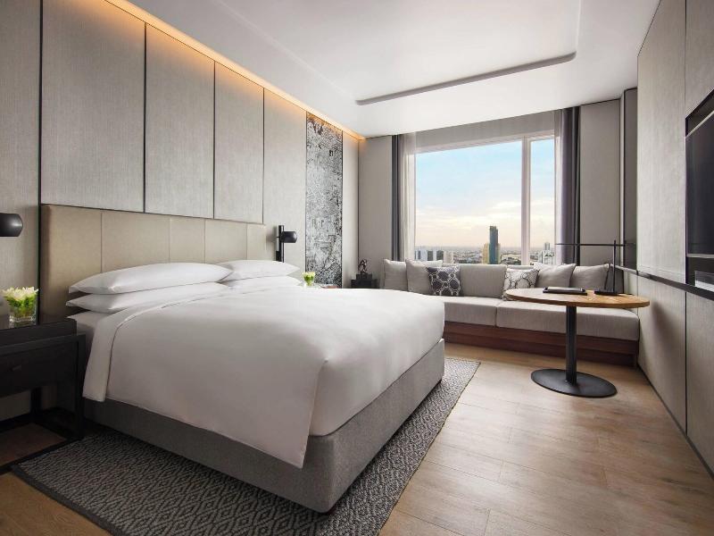 Marriott Bangkok Hotel The Surawongse image