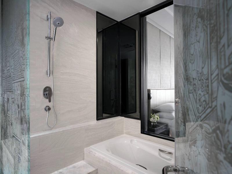 Marriott Bangkok Hotel The Surawongse image