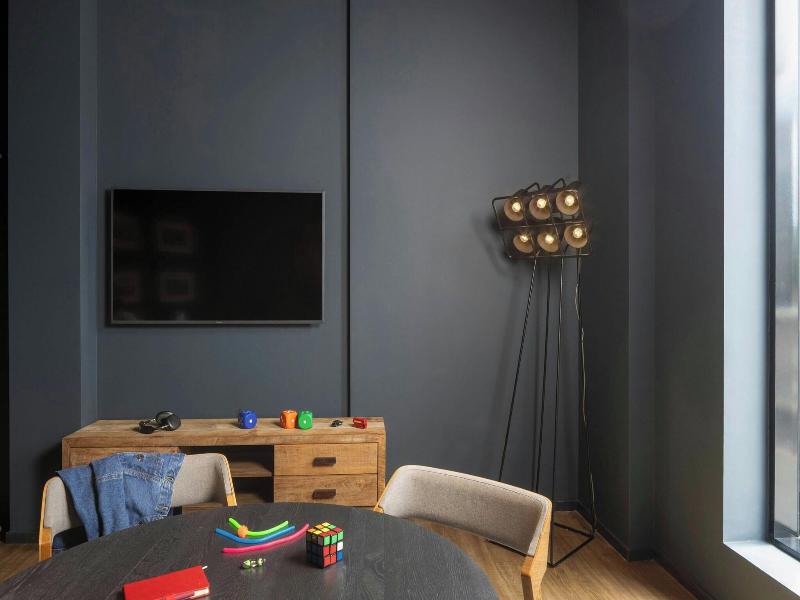 Moxy London Heathrow Airport image