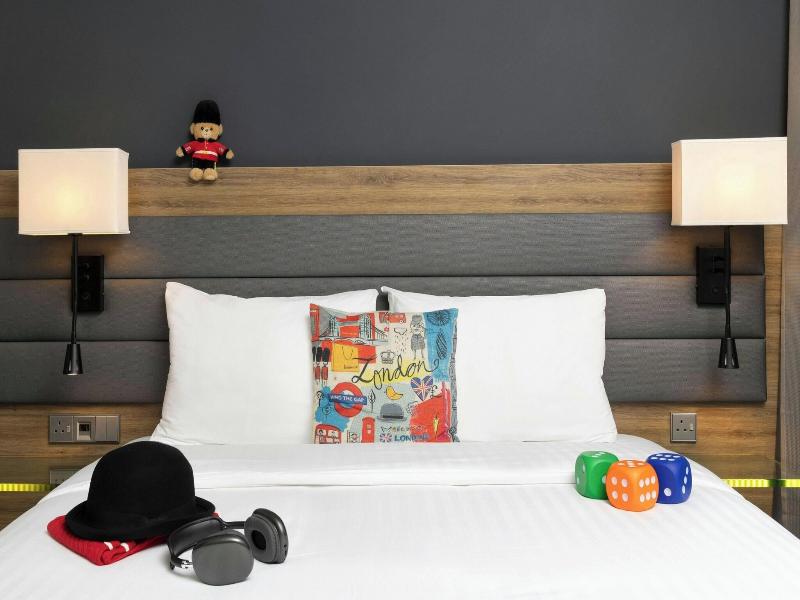 Moxy London Heathrow Airport image