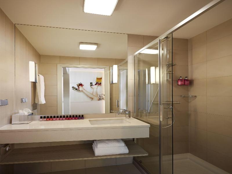 Moxy London Heathrow Airport image
