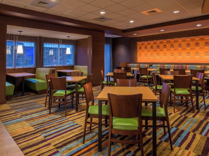 Fairfield Inn & Suites St. Louis Westport image