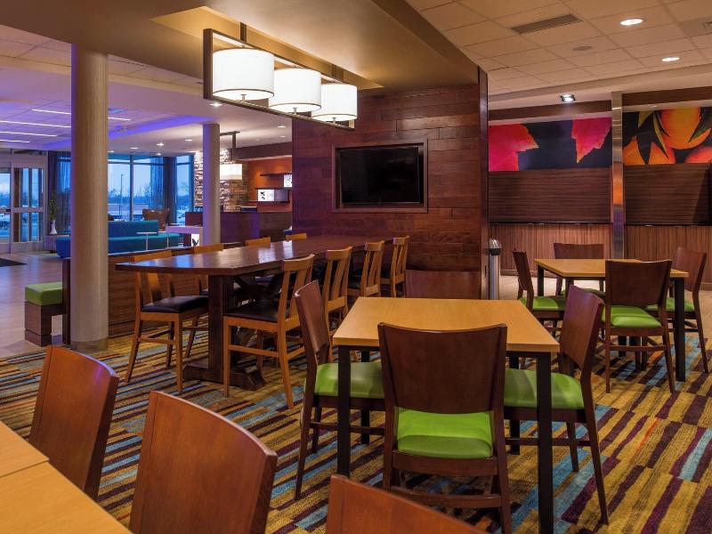 Fairfield Inn & Suites St. Louis Westport image