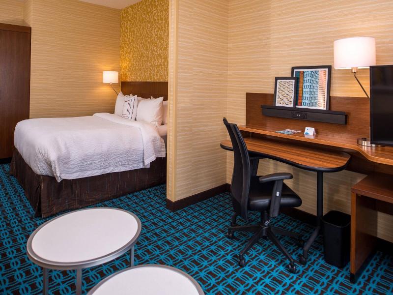 Fairfield Inn & Suites St. Louis Westport image