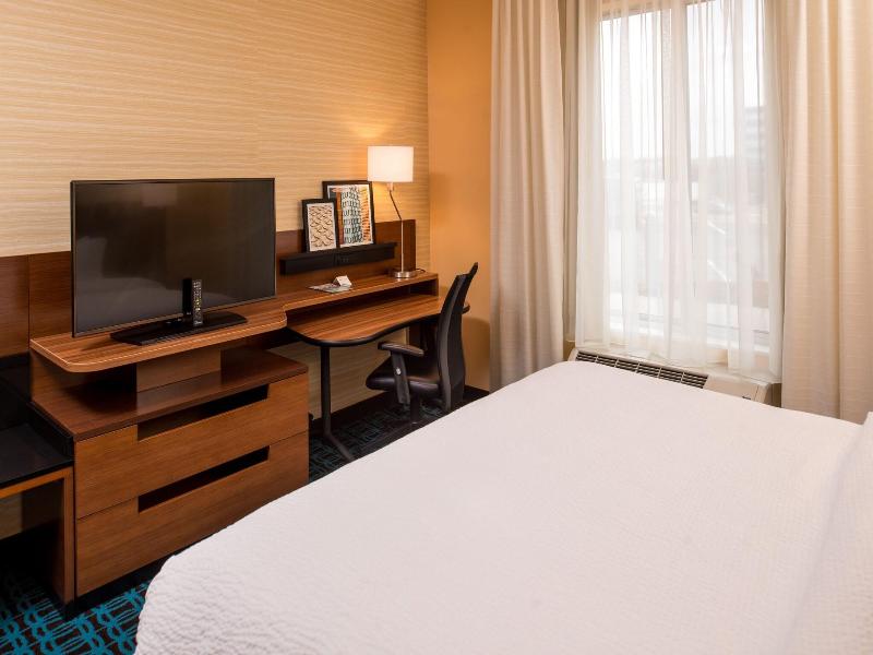 Fairfield Inn & Suites St. Louis Westport image