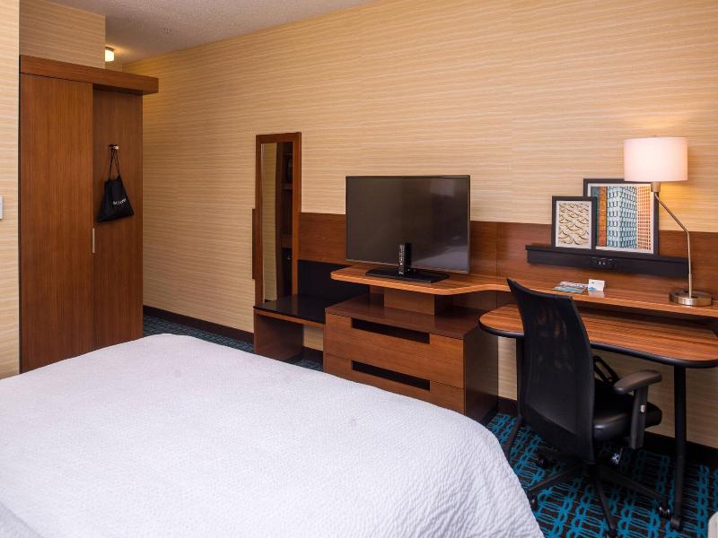 Fairfield Inn & Suites St. Louis Westport image