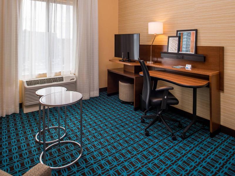 Fairfield Inn & Suites St. Louis Westport image