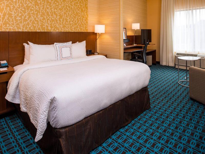 Fairfield Inn & Suites St. Louis Westport image