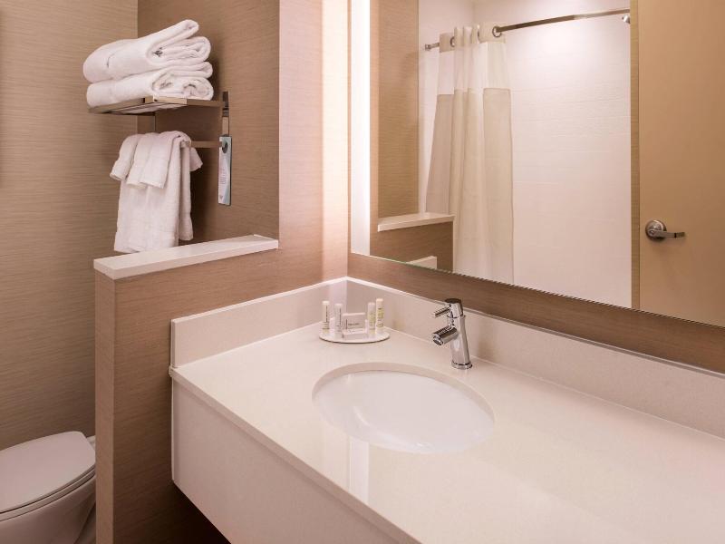 Fairfield Inn & Suites St. Louis Westport image