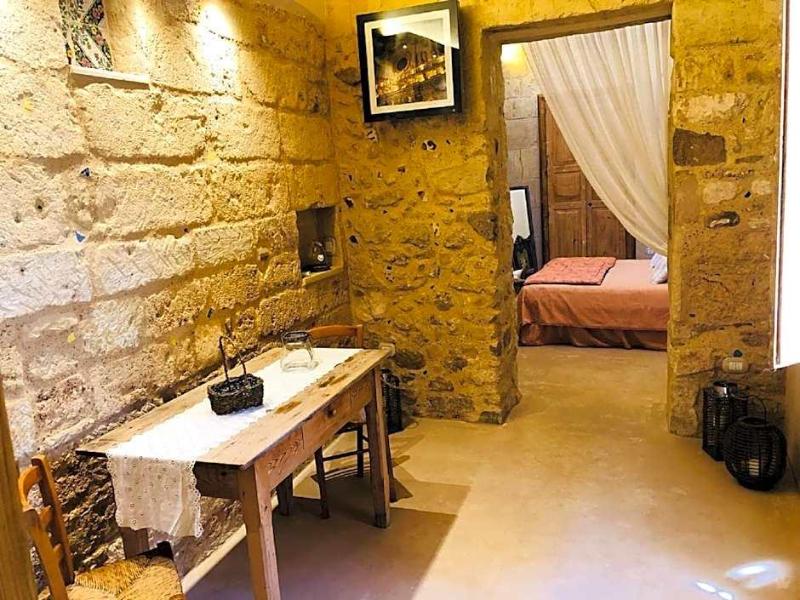 Borgo in corte image
