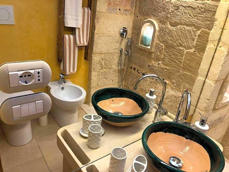 Borgo in corte image