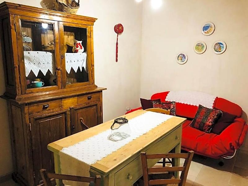 Borgo in corte image