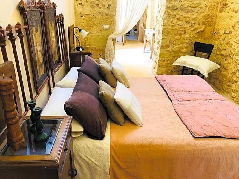 Borgo in corte image