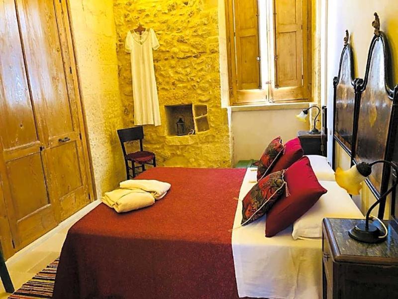Borgo in corte image