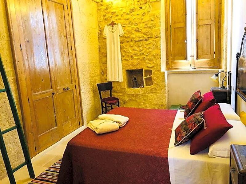 Borgo in corte image
