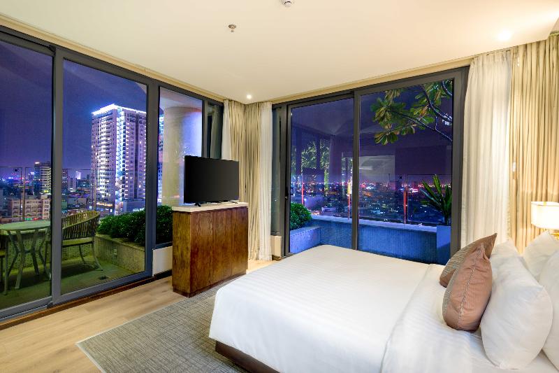 New Orient Hotel image
