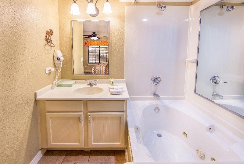 Holiday Inn Club Vacations Fox River Resort image