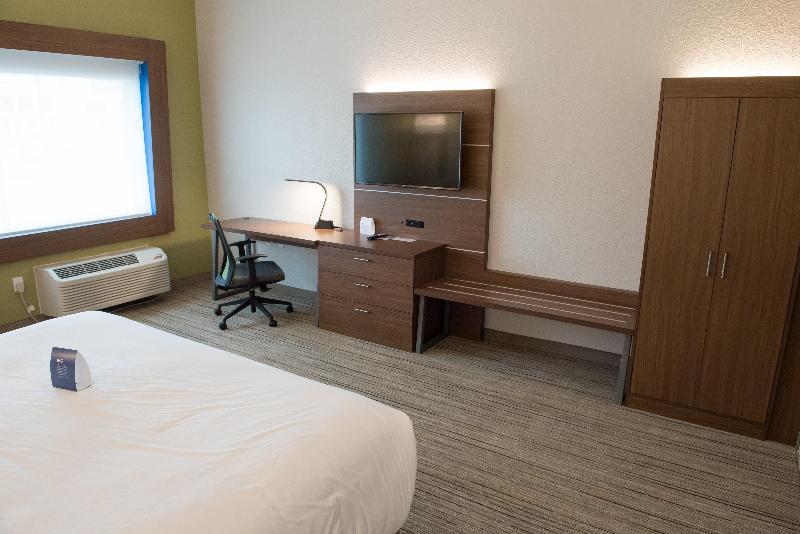 Holiday Inn Express & Suite Mishawaka - South Bend photo 16