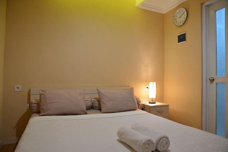 ZEN Rooms W Home Express Tebet image