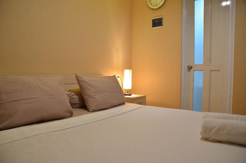ZEN Rooms W Home Express Tebet image