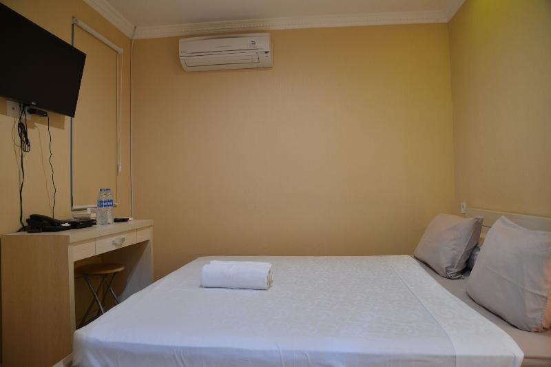 ZEN Rooms W Home Express Tebet image
