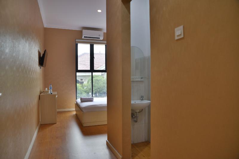 ZEN Rooms W Home Express Tebet image