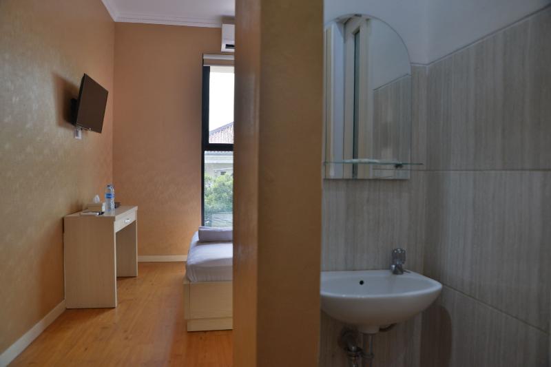 ZEN Rooms W Home Express Tebet image