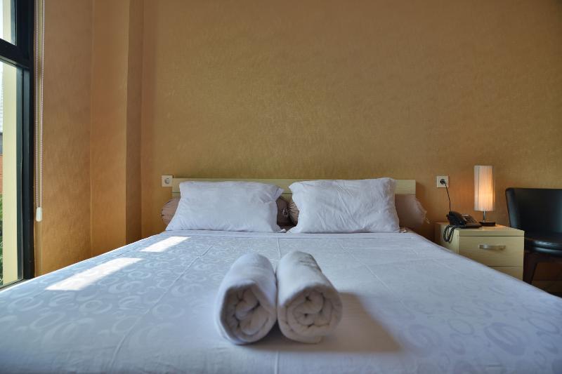 ZEN Rooms W Home Express Tebet image
