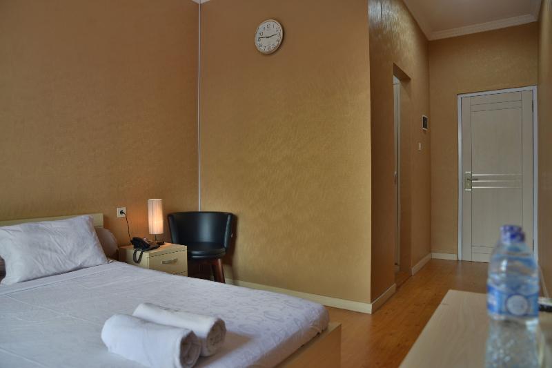 ZEN Rooms W Home Express Tebet image
