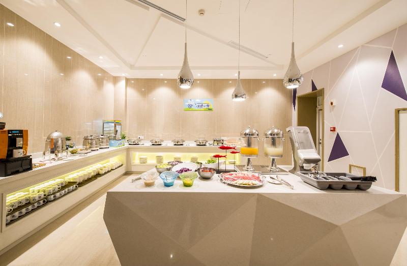 Holiday Inn Express Chengde Downtown image