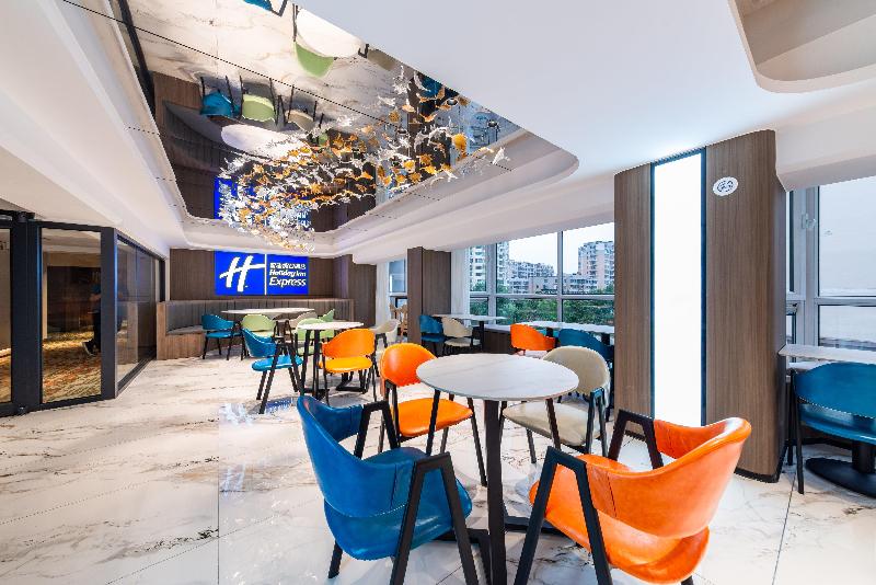 Holiday Inn Express Chengde Downtown image