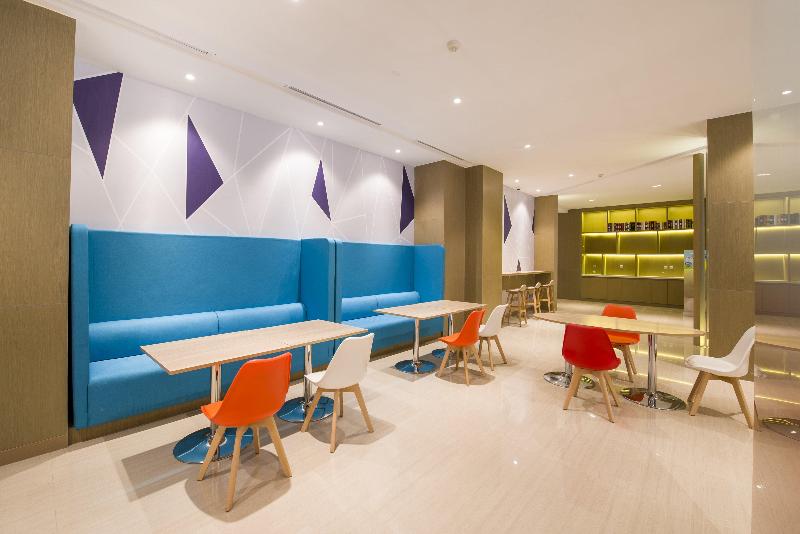 Holiday Inn Express Chengde Downtown image