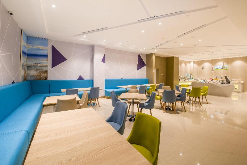 Holiday Inn Express Chengde Downtown image