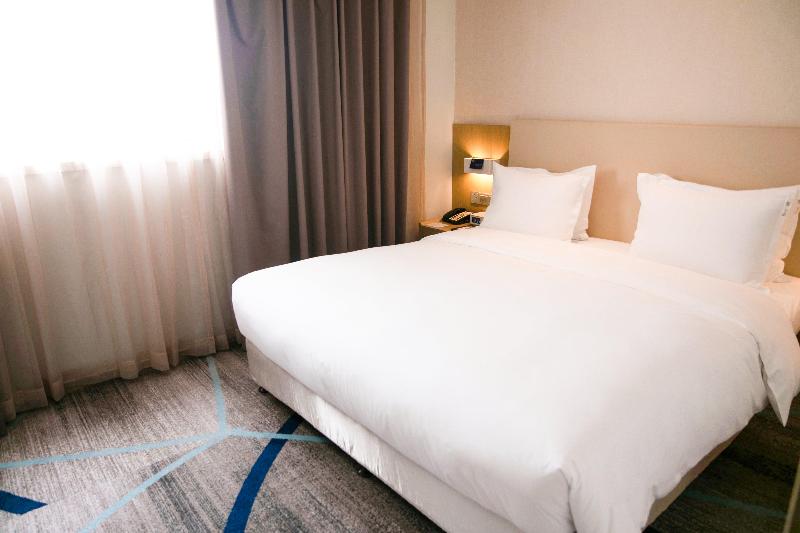 Holiday Inn Express Chengde Downtown image