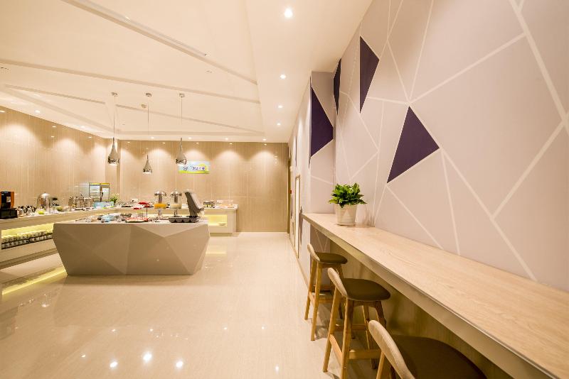 Holiday Inn Express Chengde Downtown image