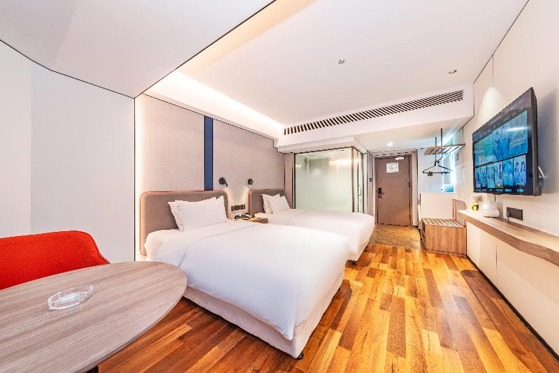 Holiday Inn Express Chengde Downtown image
