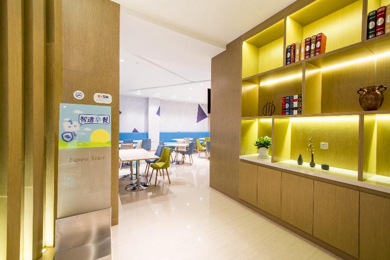 Holiday Inn Express Chengde Downtown image